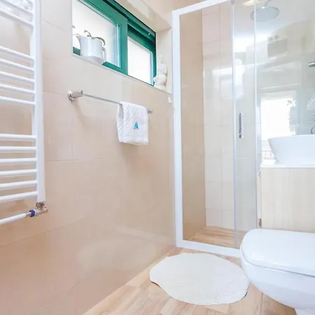 11063b Apartment