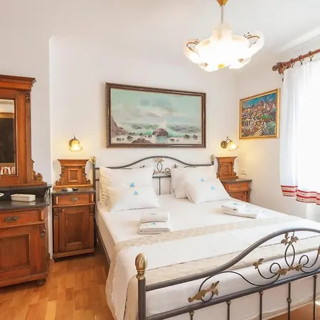 11063b Apartment
